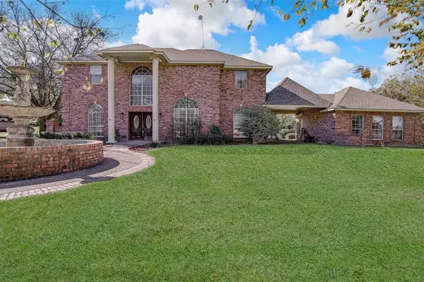 5725 Burleson Oaks Drive, Burleson, TX 76028