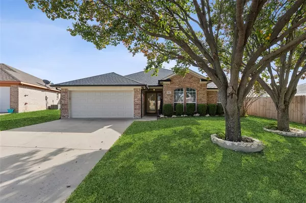 904 La Sierra Drive, Crowley, TX 76036