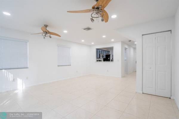 Pompano Beach, FL 33063,6619 Winfield Blvd  #9-2