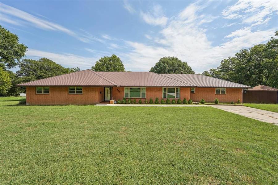 911 Sunset Drive, Wewoka, OK 74884