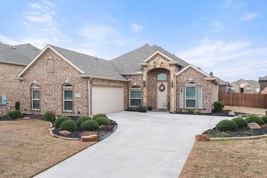 210 Heatherstone Drive, Midlothian, TX 76065