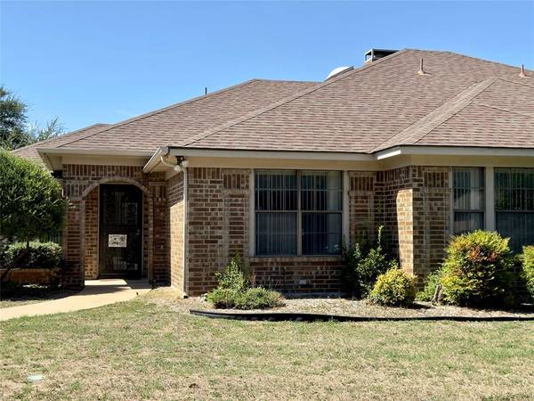 5404 Ledgestone Drive, Fort Worth, TX 76132