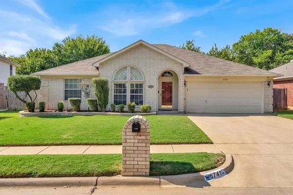 6741 Big Springs Drive, Arlington, TX 76001