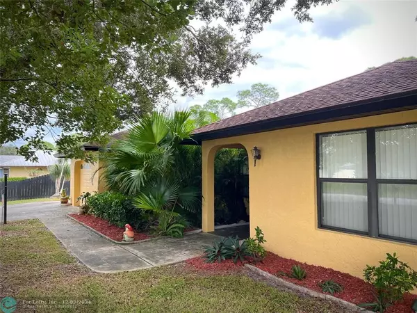 501 SE Calmoso Dr, Port St Lucie, FL 34983