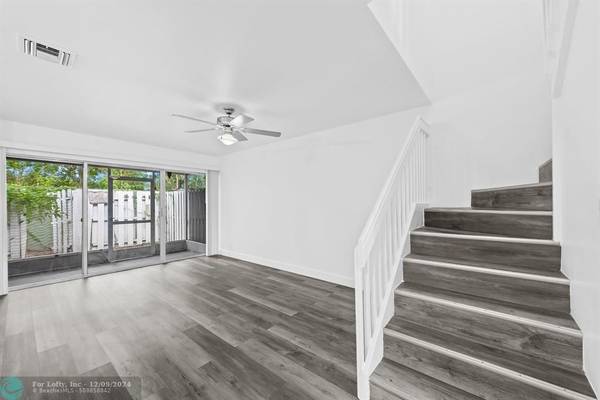 Deerfield Beach, FL 33064,822 Crystal Lake Dr  #822