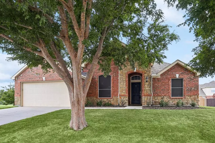 1224 Black Hawk Drive, Fort Worth, TX 76052