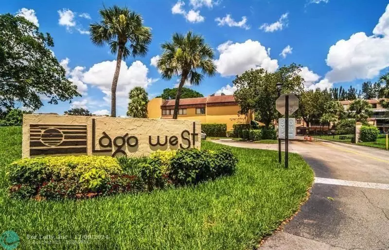 430 Commodore Dr  #216, Plantation, FL 33325