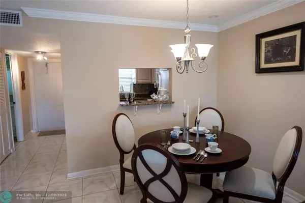 Sunrise, FL 33322,9350 Sunrise Lakes Blvd  #304