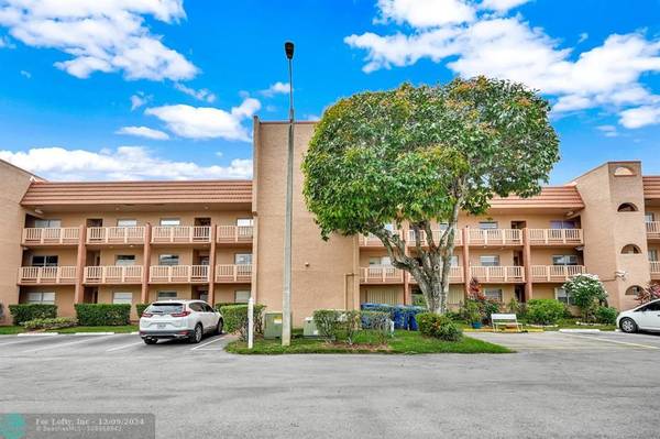 9681 Sunrise Lakes Blvd  #304, Sunrise, FL 33322