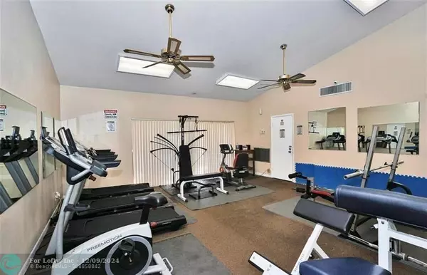 Plantation, FL 33325,430 Commodore Dr  #216