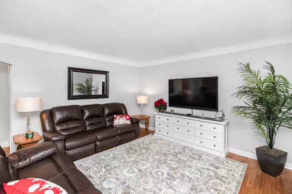 Hamilton, ON L8T 3L1,16 Fernwood CRES