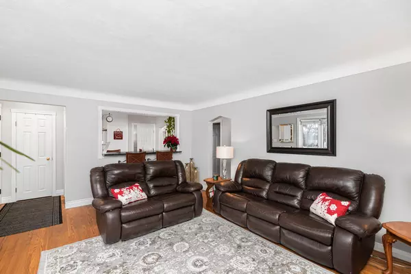 Hamilton, ON L8T 3L1,16 Fernwood CRES