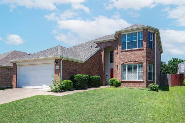 8516 Silverbell Lane, Fort Worth, TX 76140