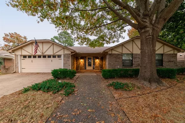 3207 Monties Lane, Arlington, TX 76015