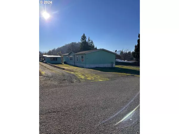 Myrtle Creek, OR 97457,220 ROSE AVE