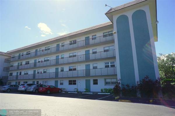 Deerfield Beach, FL 33064,4311 Crystal Lake Dr  #321