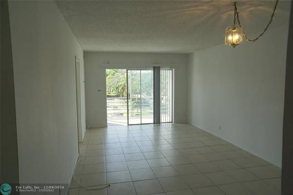 Deerfield Beach, FL 33064,4311 Crystal Lake Dr  #321