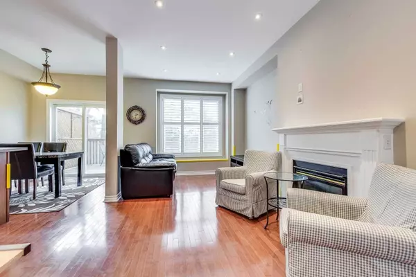 Oakville, ON L6H 7J1,300 Ravineview WAY S #7