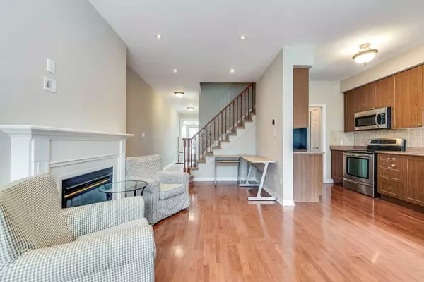 Oakville, ON L6H 7J1,300 Ravineview WAY S #7