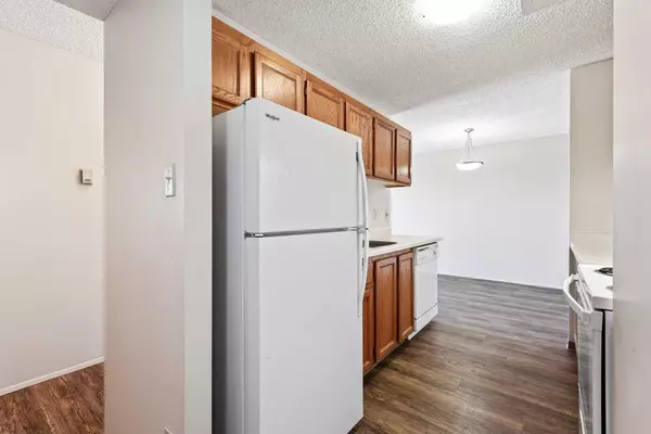 Calgary, AB T2V 5B5,9800 Horton RD SW #1003