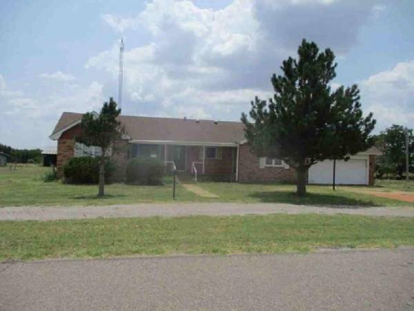 20738 E 1140 Road, Canute, OK 73626