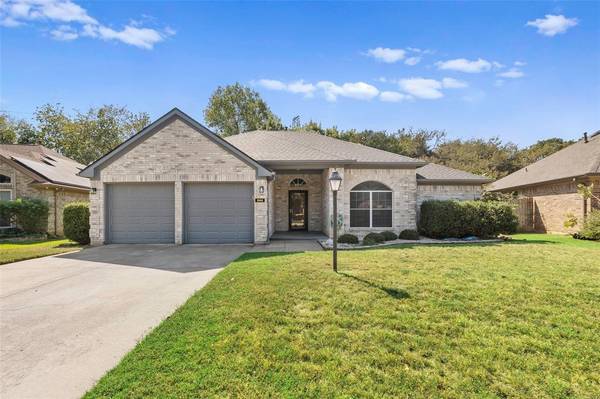 844 Park Forest Drive,  Hurst,  TX 76053