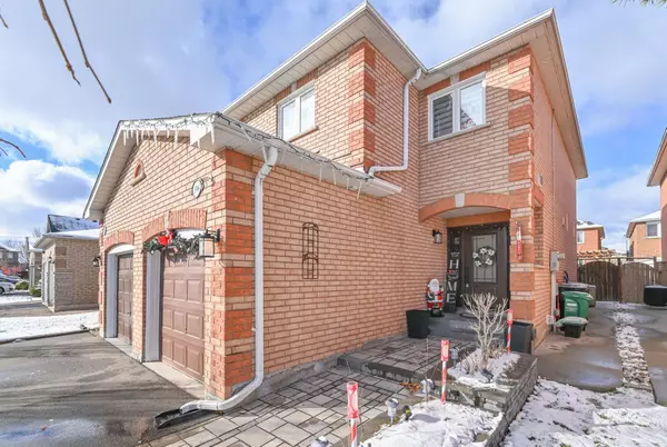 Mississauga, ON L5B 4E9,596 Summer Park CRES