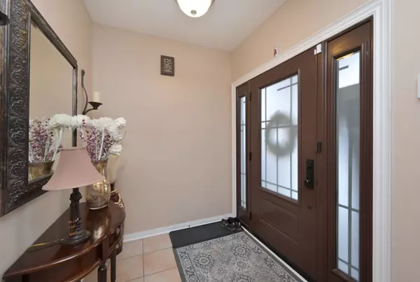 Mississauga, ON L5B 4E9,596 Summer Park CRES