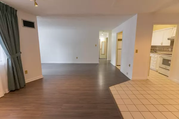 Mississauga, ON L5A 3T8,1580 Mississauga Valley BLVD #103