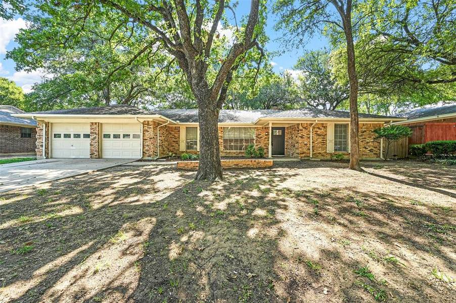 2009 Botts Drive, Arlington, TX 76012