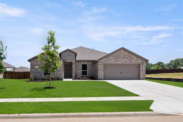 404 Basalt Drive,  Azle,  TX 76020