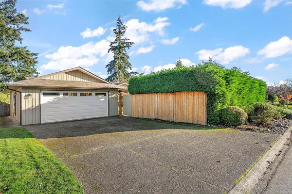 Central Saanich, BC V8M 1M4,7205 Skyline Cres