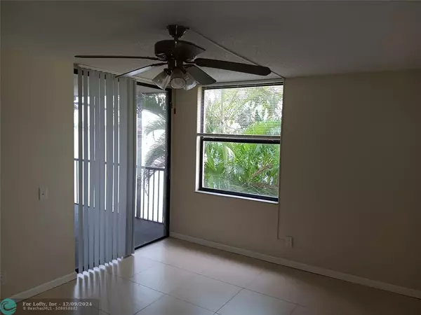 Oakland Park, FL 33309,109 Lake Emerald Dr  #204