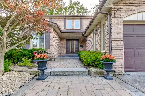 Mississauga, ON L5C 3C3,817 Damien WAY