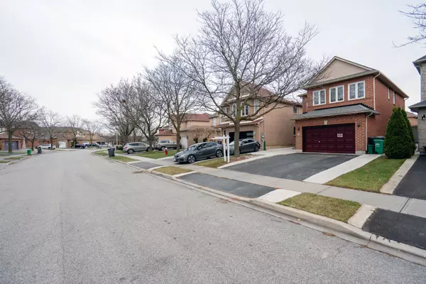 Brampton, ON L6X 4K1,12 Cedarwood CRES