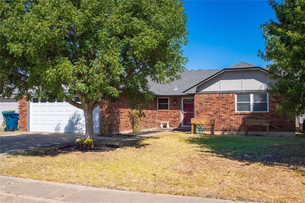 Yukon, OK 73099,907 Ranchoak Court