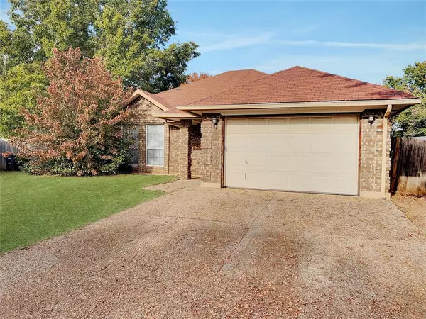 9001 Willoughby Court, Fort Worth, TX 76134