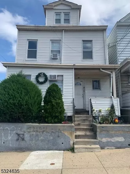 89 E 15th St, Paterson City, NJ 07524