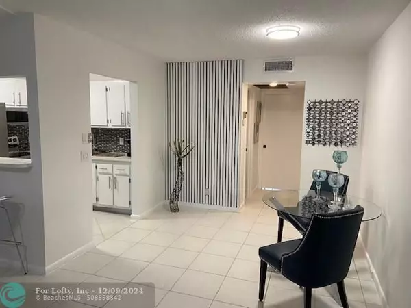 Deerfield Beach, FL 33442,1011 Berkshire A  #1011