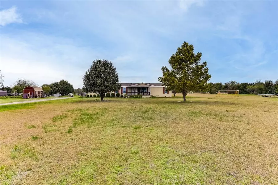 3275 Oak Grove Road, Ennis, TX 75119