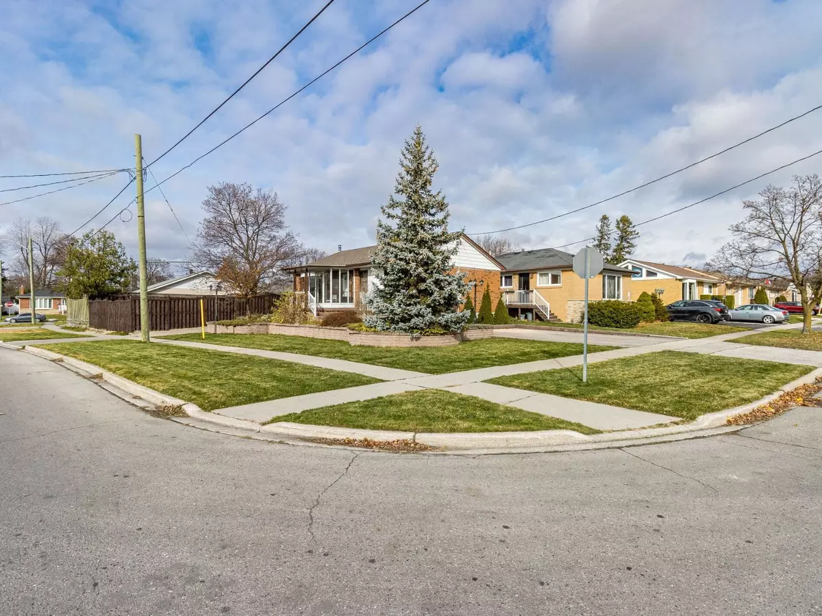 Brampton, ON L6W 1M2,83 Nanwood DR