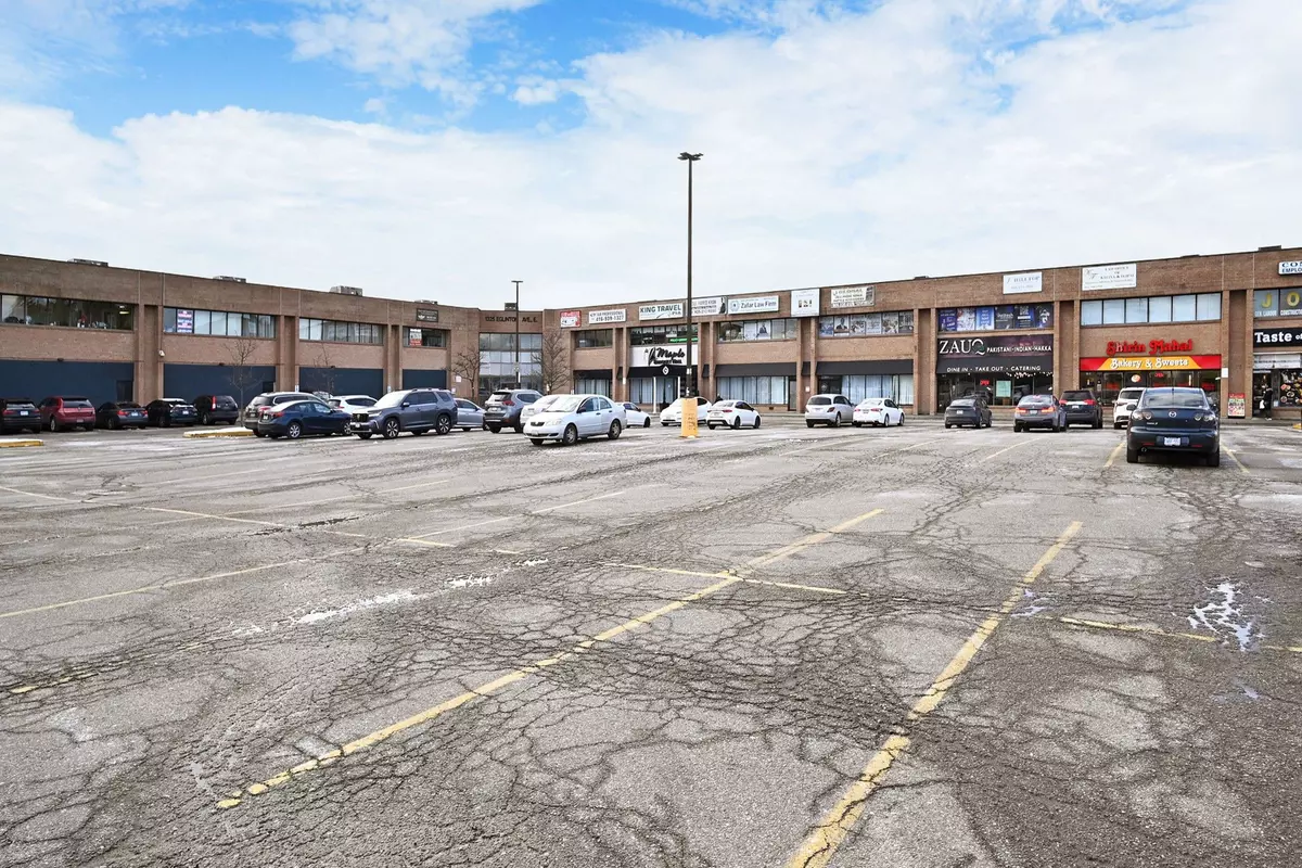 Mississauga, ON L4W 4L9,1325 Eglinton AVE E #214