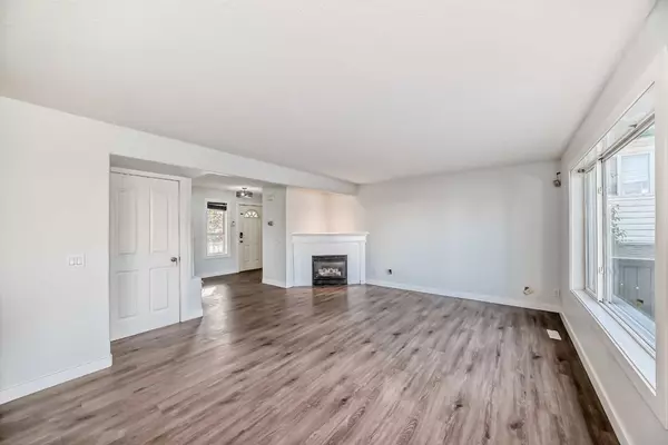 Calgary, AB T3K4X7,15 COVENTRY CIR NE