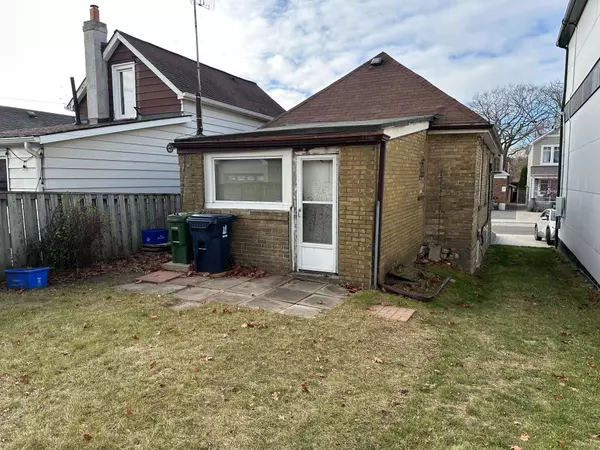 Toronto E03, ON M4C 3T7,263 Glebemount AVE