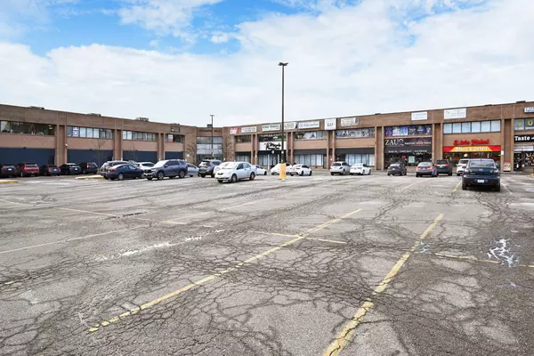 1325 Eglinton AVE E #214, Mississauga, ON L4W 4L9