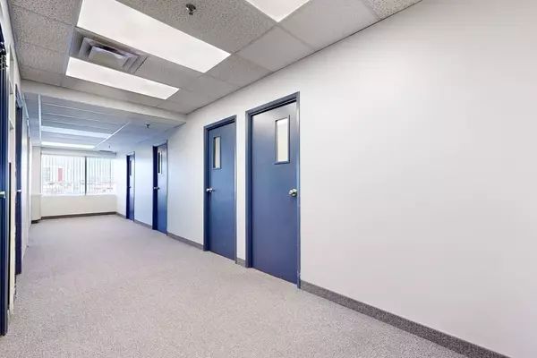 Mississauga, ON L4W 4L9,1325 Eglinton AVE E #214