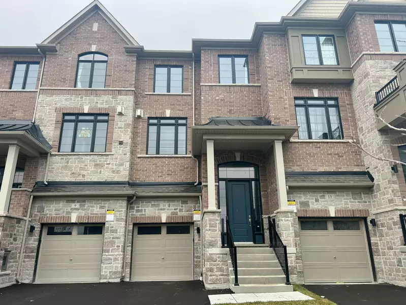 11 Elkington CRES, Whitby, ON L1P 0L7