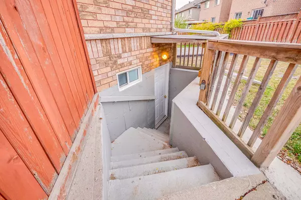 Mississauga, ON L5M 6S4,3213 Mcdowell (Basement) DR