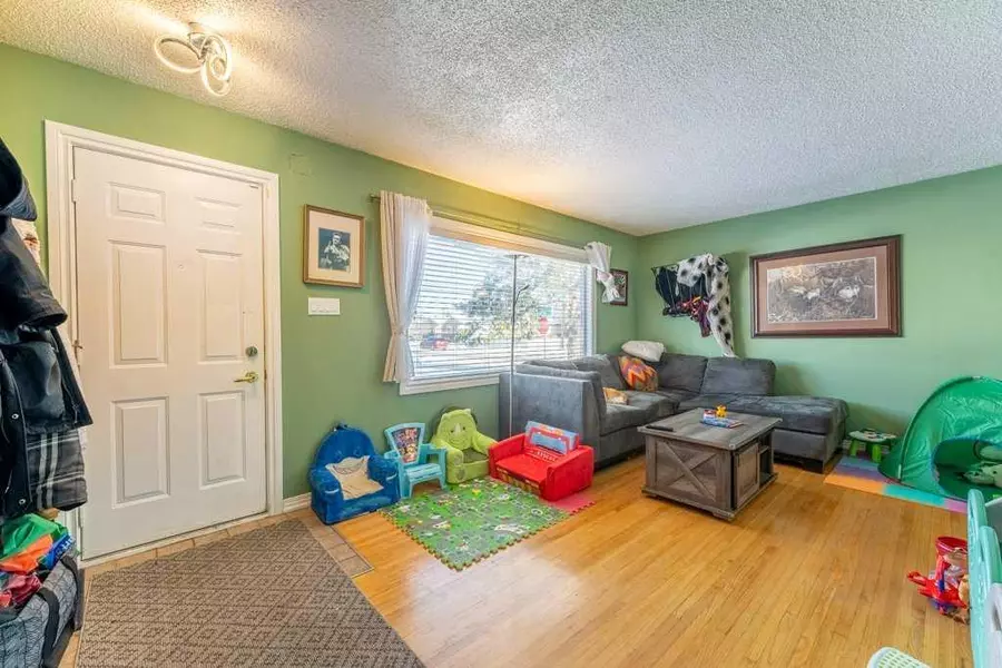 1101 40 ST Southeast, Calgary, AB T2A 1J7