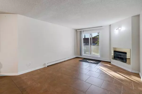 Calgary, AB T3A4Y5,2811 Edenwold HTS NW #11